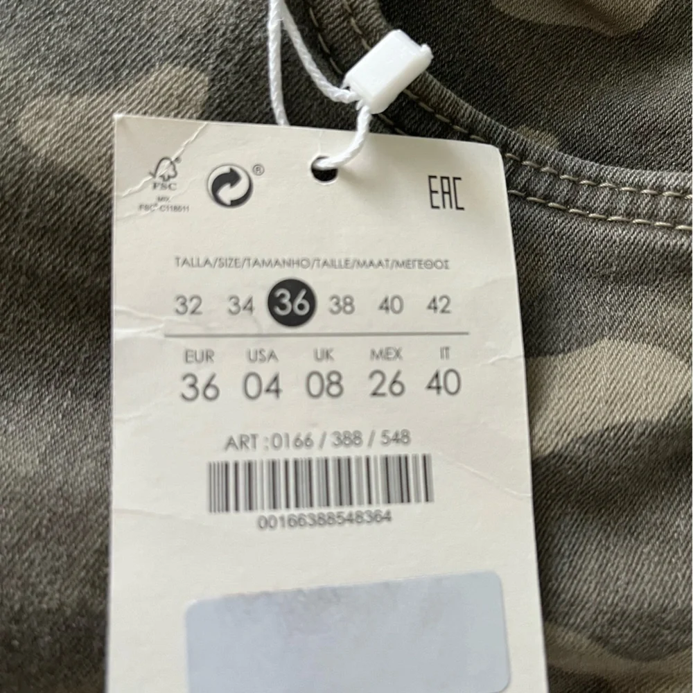 Bershka camo pants NWT size 4